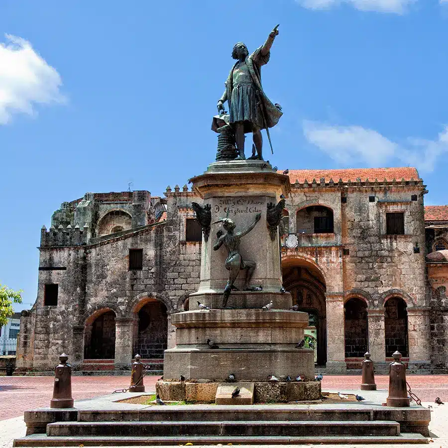 Statue outside the Catedral Primada de America Santo Domingo