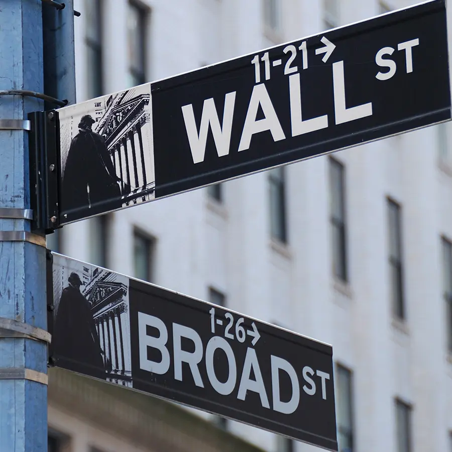 Street-signs-in-New-York-CIty