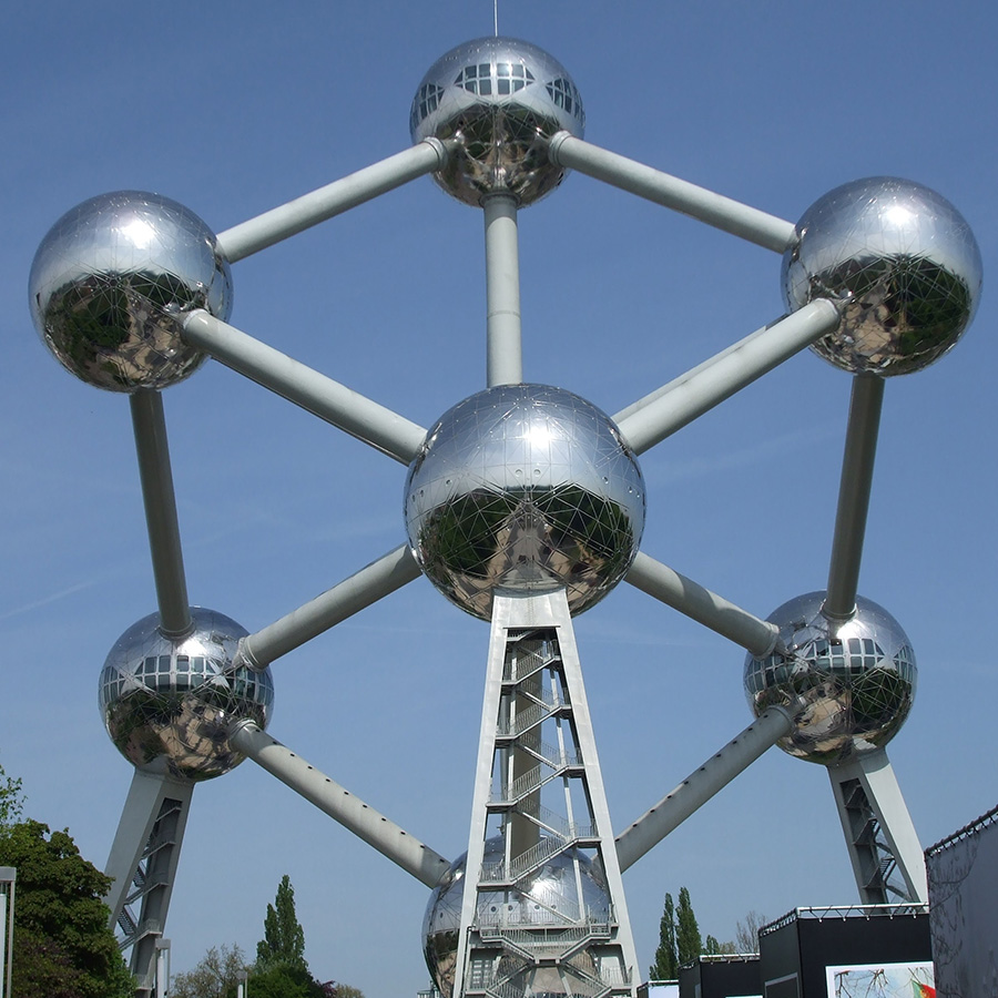 futuristic atomium statue in brussels, belgium