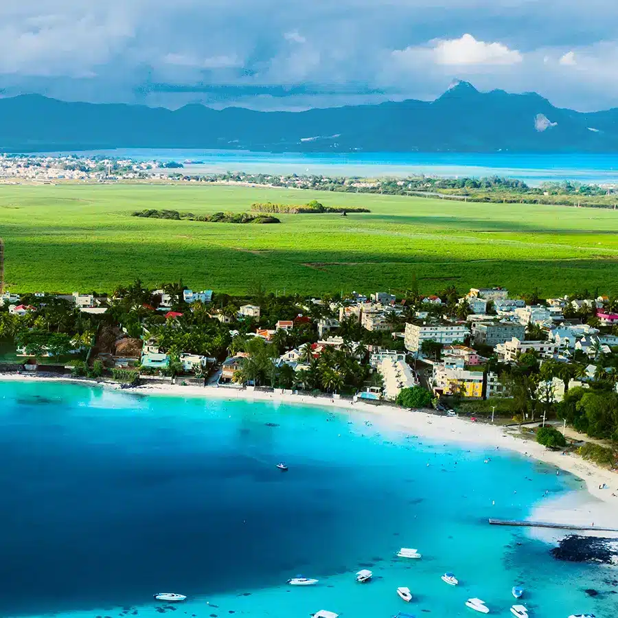 Photo aerial picture of the east coast of mauritius island beautiful lagoon of mauritius island shot from above