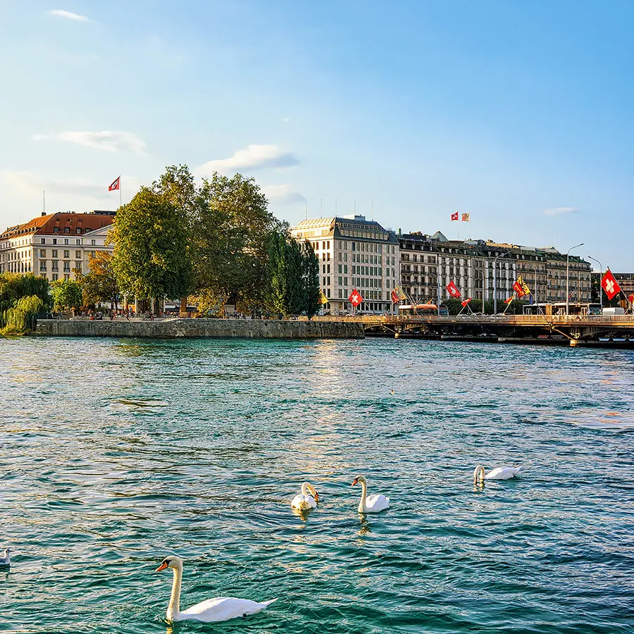 geneva-lake-in-summer-geneva-switzerland.-bergues-bridge