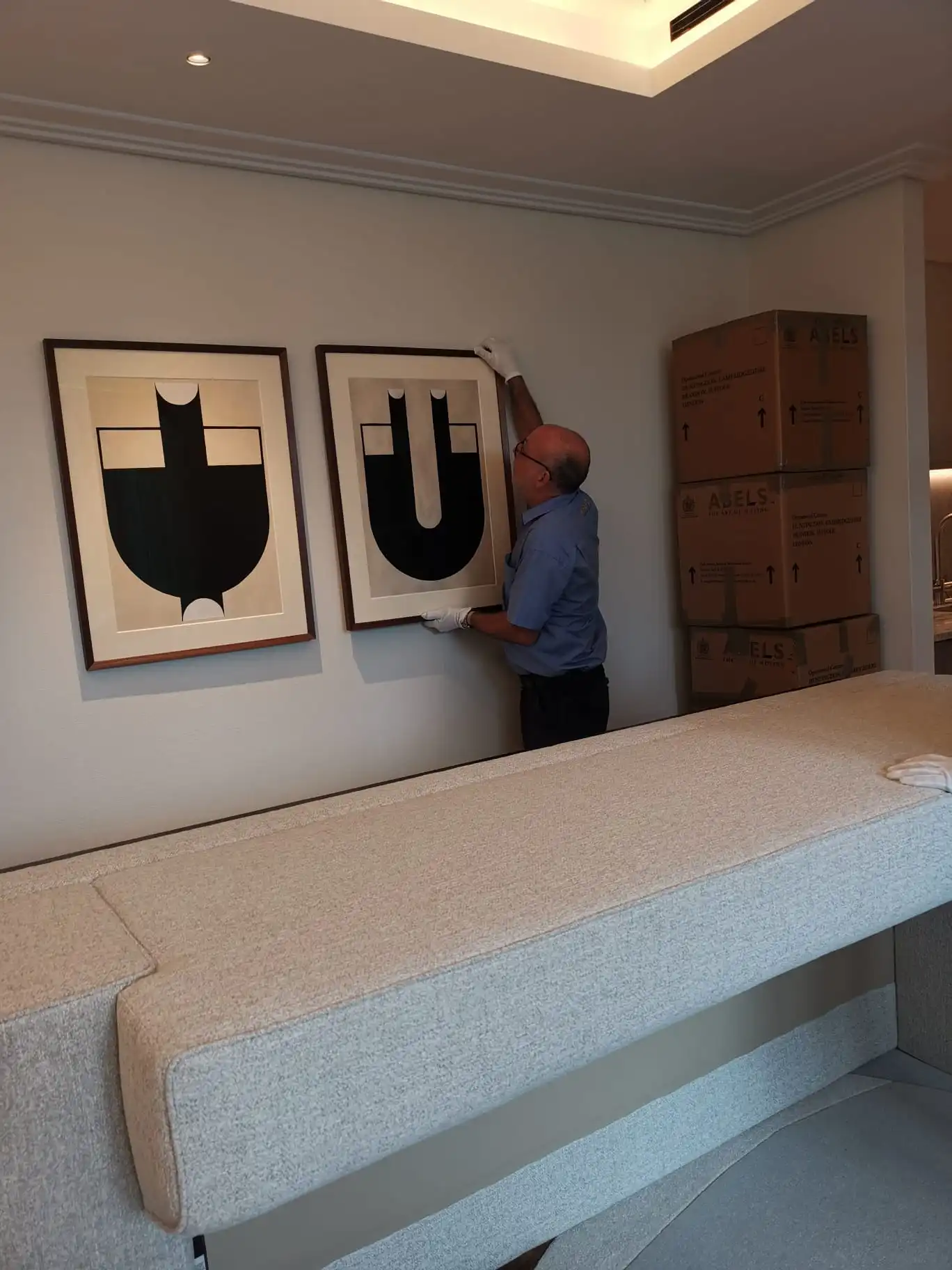 Art Gallery Moves
